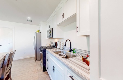 Canyon Country House | Dog-friendly home + guest house with amazing views, private yard, & grill