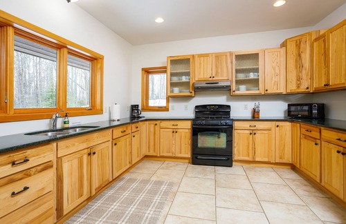 Jacksonport Cottage | Dog Friendly home near Cave Point County Park!