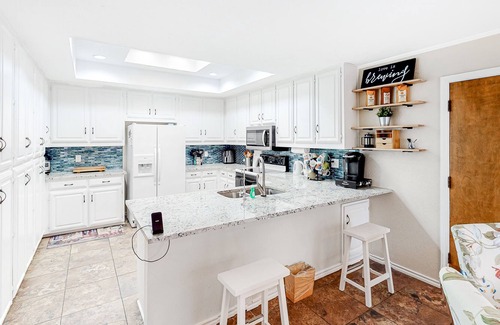 North Central Carrollton House | Dog-Friendly Home w/Free WiFi, Central A/C, Large Enclosed Backyard, & Gas Grill