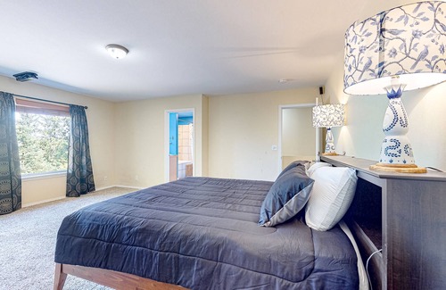 West Hills House | Dog-friendly home with private gym, firepit, fireplace, jetted tub, & W/D