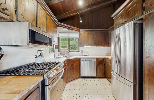 Franconia House | Dog-friendly home with stunning views & balcony, near Cannon Mountain