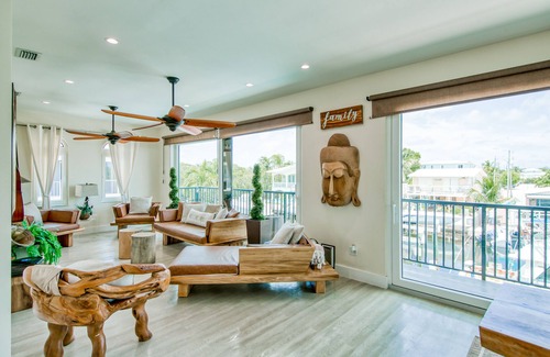 Twin Lakes House | Dog-friendly home with central AC, fast WiFi, W/D, & private hot tub