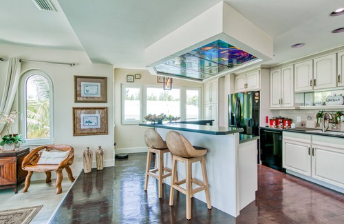 Twin Lakes House | Dog-friendly home with central AC, fast WiFi, W/D, & private hot tub