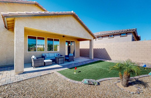 Dove Mountain House | Dog-friendly home with a patio, putting green, & games - pool and gym access
