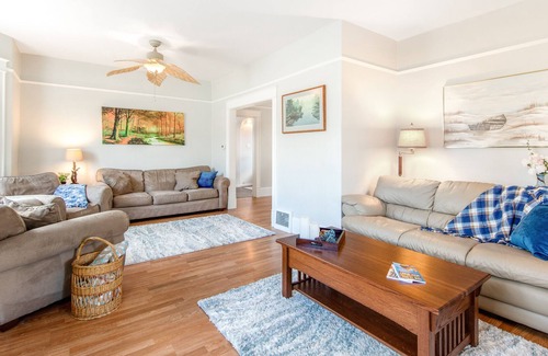 South End House | Dog-friendly home with fast WiFi, washer/dryer, and wood fireplace