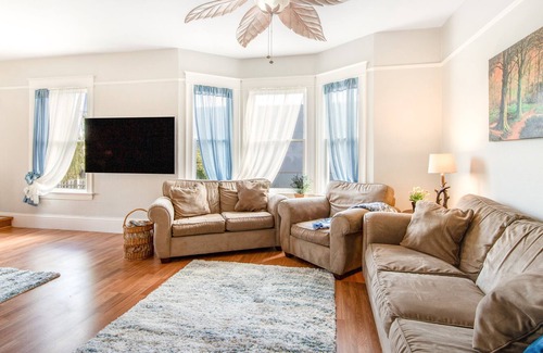 South End House | Dog-friendly home with fast WiFi, washer/dryer, and wood fireplace