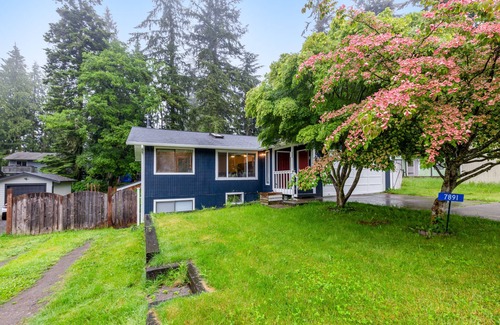 Clinton House | Dog-friendly home with a yard, washer/dryer, partial AC - near attractions