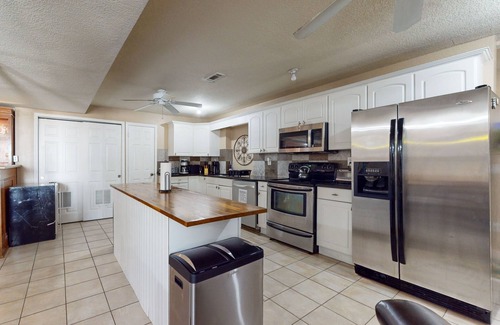 Lilburn House | Dog-friendly home with open yard & private hot tub