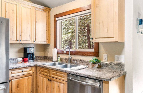 Overlook Park House | Dog-friendly home with private hot tub, pool access, & central AC - SHARC passes