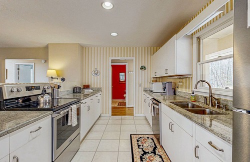 Sylva House | Dog-friendly house w/gorgeous mountain views, deck & hot tub