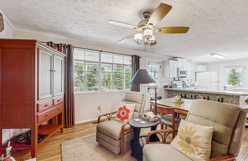 Hiawassee House | Dog-friendly house with outdoor deck, gas fireplace and mountain views