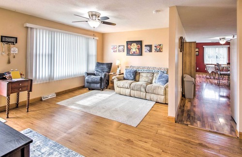 Palestine Cottage | Dog-friendly Illinois Home w/ Private Yard!