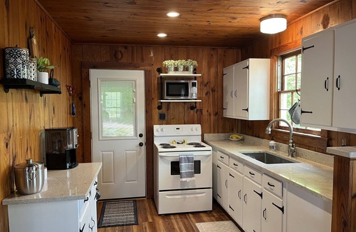 Jefferson City House | Dog Friendly Lakefront Cabin with Amazing Sunset Views & New Boat dock.