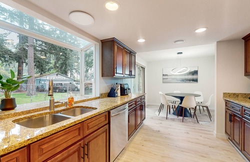 Bonney Lake House | Dog-friendly Lake Tapps home with private hot tub, patio & mountain view