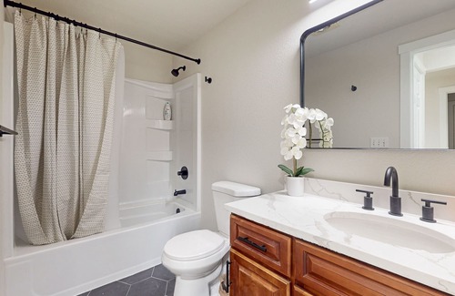 Bonney Lake House | Dog-friendly Lake Tapps home with private hot tub, patio & mountain view