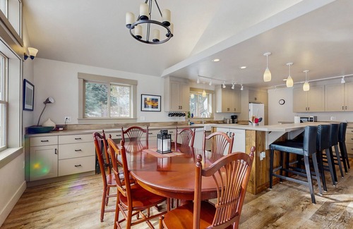 McCall Cabin | Dog-friendly lake-view home with great outdoor space & private hot tub