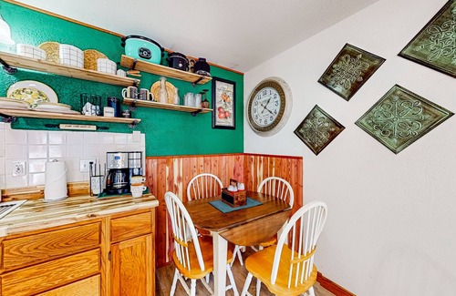 Eagle Rock House | Dog-friendly lakefront getaway with a firepit, large deck, & washer/dryer