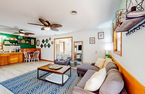 Eagle Rock House | Dog-friendly lakefront getaway with a firepit, large deck, & washer/dryer