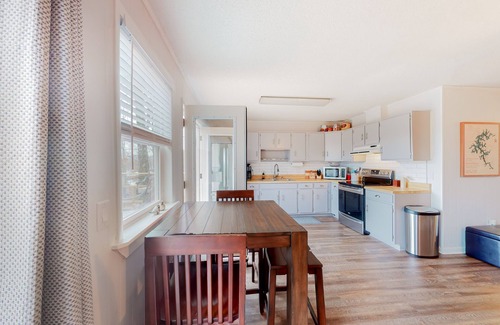 Hiawassee House | Dog-Friendly Lakefront Home with Kayaks, a Firepit, Furnished Deck, & Fast WiFi