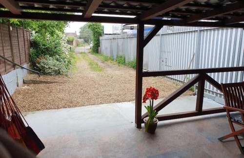 Kessingland Apartment | DOG FRIENDLY little bungalow with patio & private driveway