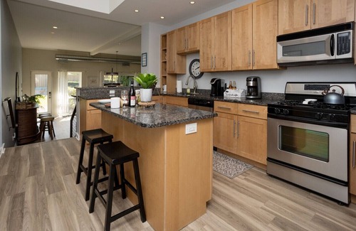 Shorewood-Tower Hills-Harbert Apartment | Dog-Friendly Loft, Cozy Fireplace: Perfect Retreat