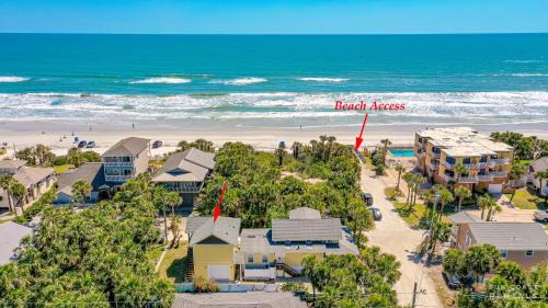 New Smyrna Beach House | Dog Friendly Loft STEPS from Beach with Gas Barbecue Grill and Upstairs Deck!