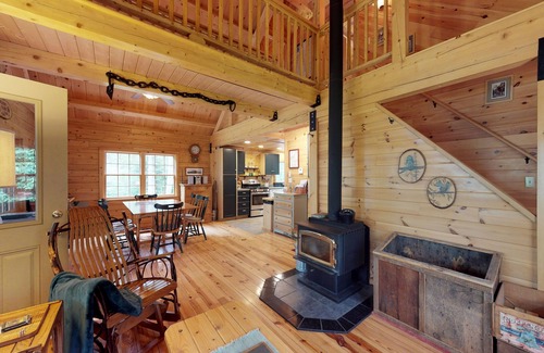 Greenville Cabin | Dog-Friendly Log Cabin with Gorgeous Lake Views Near Beach & Snowmobile Trails