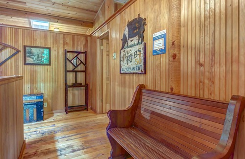 Greenbank Cabin | Dog-Friendly Log Cabin Surrounded by Gorgeous Woodlands with Nearby Lake