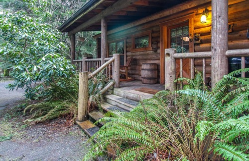 Greenbank Cabin | Dog-Friendly Log Cabin Surrounded by Gorgeous Woodlands with Nearby Lake