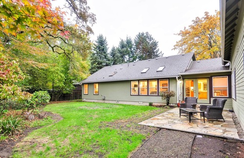Oak Grove House | Dog-Friendly Milwaukie Home: 9 Mi to Dtwn Portland