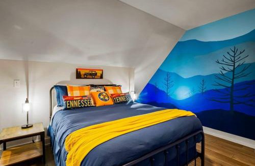 Sevierville House | *Dog Friendly*Modern home-Minutes to Dollywood, Gatlinburg, Smoky Mountains & Pigeon Forge!