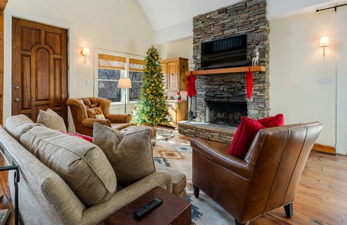 Seven Devils Other | Dog-Friendly Mountain-View Home with Grill, Fireplace, Pool Table, & Ping-Pong,