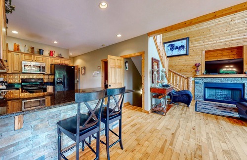 Helen Cabin | Dog-friendly mountain cabin with a furnished deck, game room & private hot tub