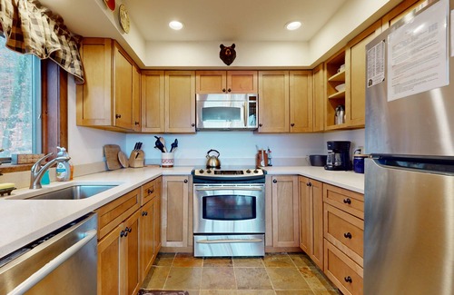 Plymouth House | Dog-friendly mountain view home near Okemo & Killington with washer/dryer