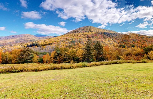 Sandgate House | Dog-friendly, mountain-view getaway with a woodstove, firepit & washer/dryer
