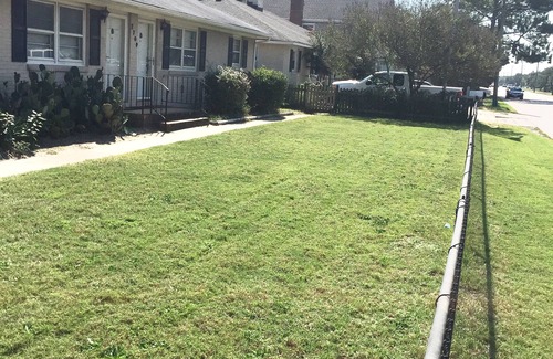 Northeast Virginia Beach Condo | Dog-Friendly North End Cottage - Oceanside of Atlantic - completely fenced in
