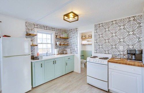 Old Orchard Beach Cottage | Dog-friendly Old Orchard Beach Home < 1 Mi to Pier