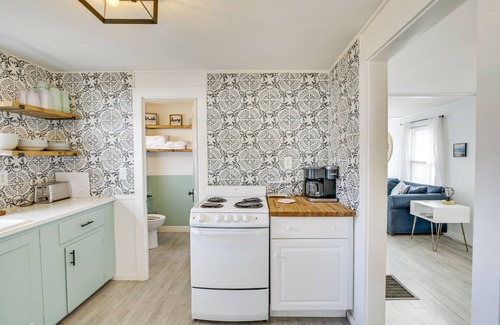 Old Orchard Beach Cottage | Dog-friendly Old Orchard Beach Home < 1 Mi to Pier