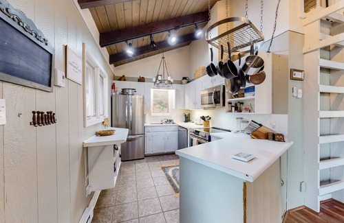 Sugar Mountain Ski Chalet | Dog-Friendly Oasis - Private Hot Tub, Game Room, AC, Pool Table, & Fireplace