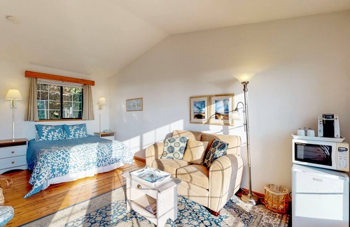Yachats Apartment | Dog-Friendly Oceanfront Suite with Beautiful Views, Free WiFi, and Cheery Decor