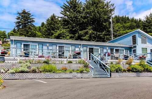 Yachats Apartment | Dog-Friendly Oceanfront Suite with Beautiful Views, Free WiFi, and Cheery Decor