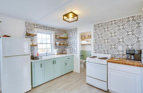 Old Orchard Beach House | Dog-Friendly Old Orchard Beach Home Less Than 1 Mi to Pier