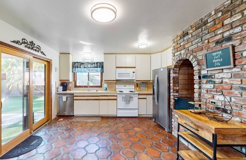 Ventura House | Dog-friendly retreat with enclosed yard, grill, fireplace, & AC - great location