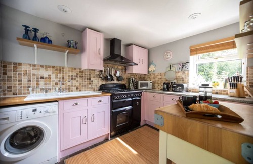 Muddiford Cottage | Dog friendly rural retreat with countryside views