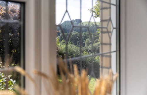 Muddiford Cottage | Dog friendly rural retreat with countryside views