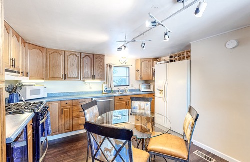 Florissant House | Dog-friendly rustic cabin with a wood-burning fireplace, porch, and washer/dryer