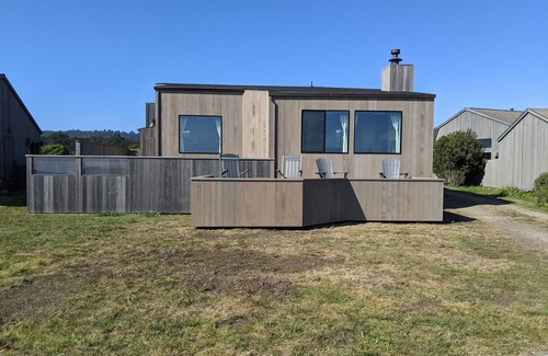 Sea Ranch House | Dog friendly Sea Ranch getaway nestled in-between the ocean and golf course