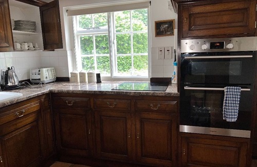 Martlesham Heath Cottage | Dog-friendly, Secluded, Spacious Cottage with Large Garden. Sleeps 6