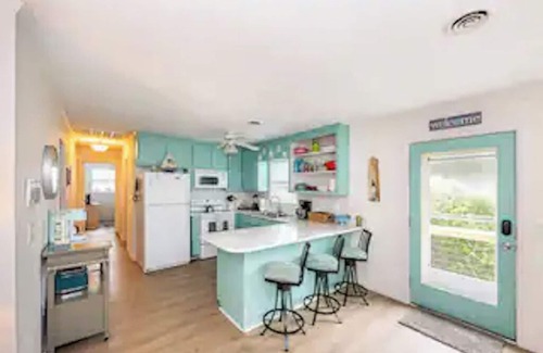 Long Beach Cottage | DOG FRIENDLY - Second Row .Ruff Life beach cottage.