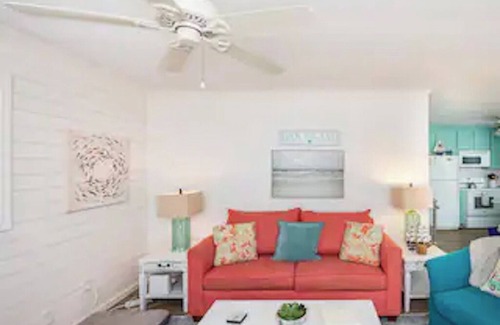 Long Beach Cottage | DOG FRIENDLY - Second Row .Ruff Life beach cottage.